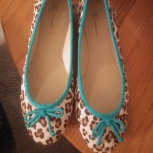 INC International Leopard Flats